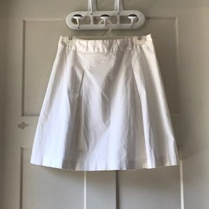 Apt. 9 pleated white skirt w/ belt loops EUC size 8